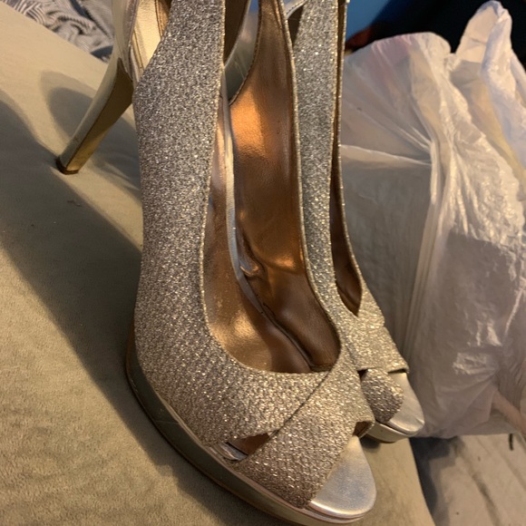 Shoes - Picture 5 of 8